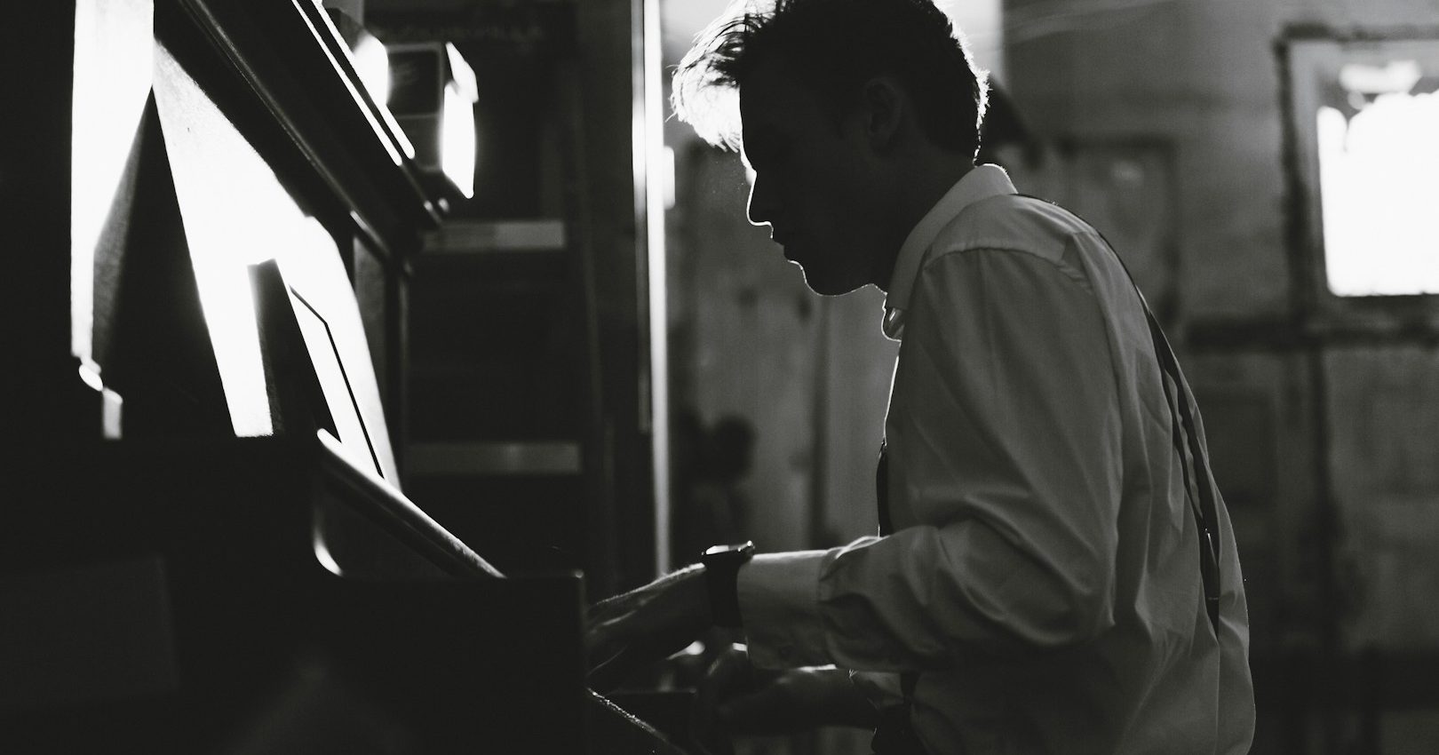 Mercedes Oldtimer Hochzeitsauto mit Chauffeur in der Region Würzburg & Schweinfurt |&nbsp;Mainfranken - Foto: Laura Schraudner Fotografie

